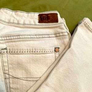 Bullhead White Capris